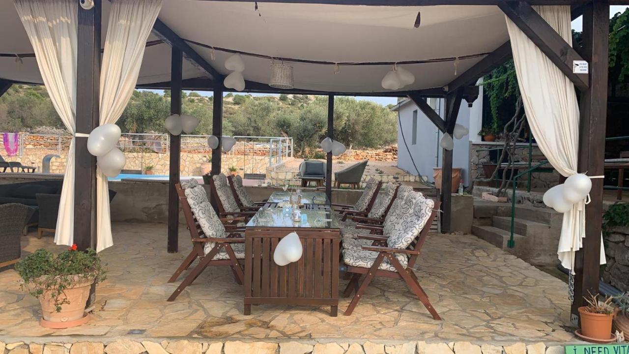 Beach House Danica - Resort & Tavern Bain, Free Transport, Pool, Island Of Zut - Kornati Pristanisce Exterior foto